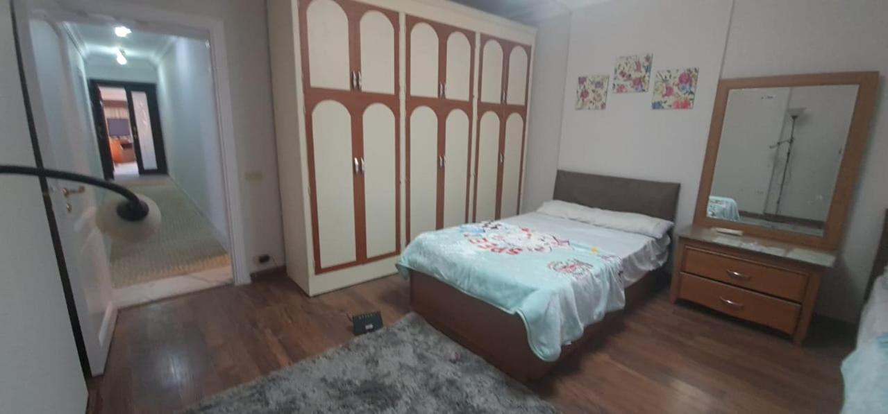 Luxury 10 Minutes From Airport Full Services Apartment *