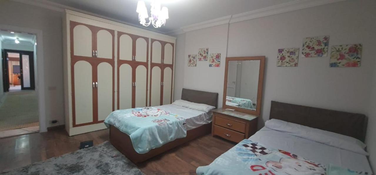 Luxury 10 Minutes From Airport Full Services Apartment *
