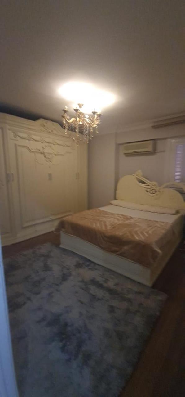 Luxury 10 Minutes From Airport Full Services Apartment *